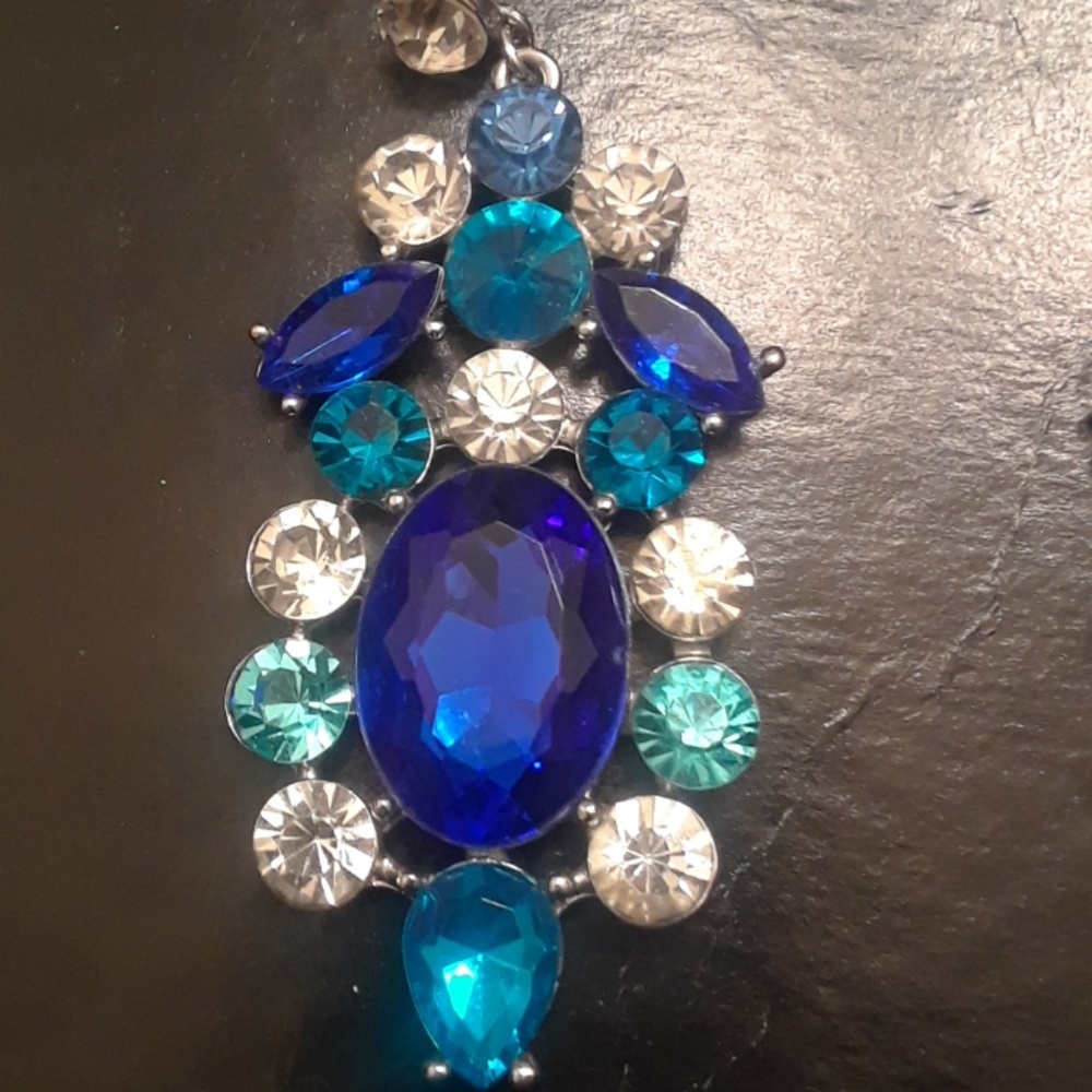 Earrings - Picture 2 of 3